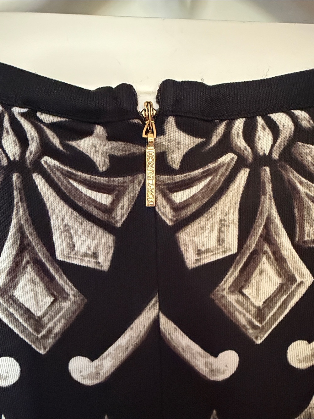 Tory Burch Black and White Long Sleeve Geometric Midi Dress - Picture 6 of 9